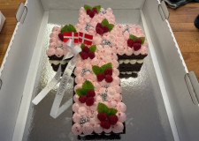 Konfirmand Kors med chokoladebund og hindbærmousse 20-25 pers.