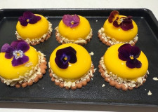 TAPAS Bryllup Linsebund, passionsmousse, hv. chokolade glaze   