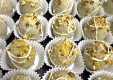 TAPAS marcipanæg med pistacie, citron og trøffel overtræk
